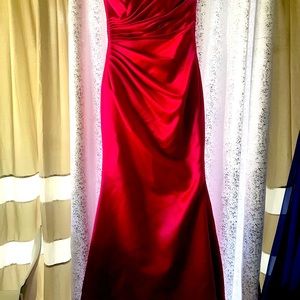Hello I am selling a red drees